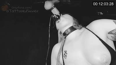 Симпатичная девушка с идеальными сиськами у глорихола